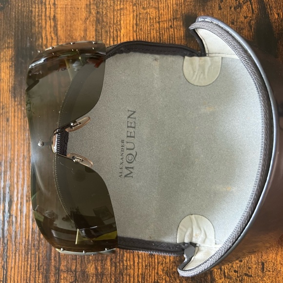 Vintage Alexander McQueen sea shell sunglasses. New. - Picture 2 of 6
